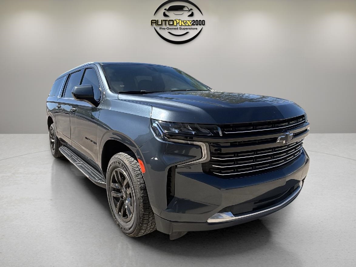 2021 Chevrolet Suburban LT photo 2