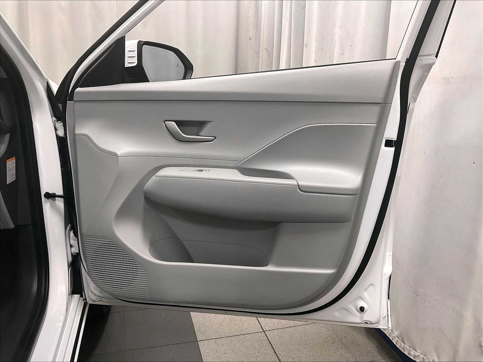 2024 Hyundai Kona Electric SEL photo 12