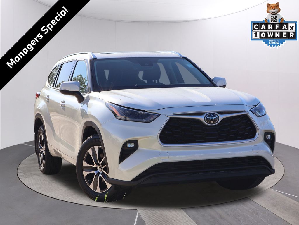 2021 Toyota Highlander XLE's photo