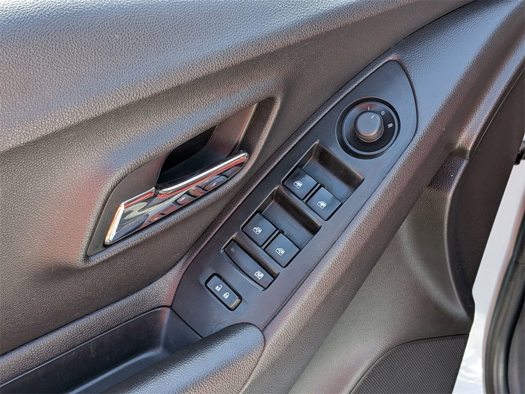 2020 Chevrolet Trax LS photo 10