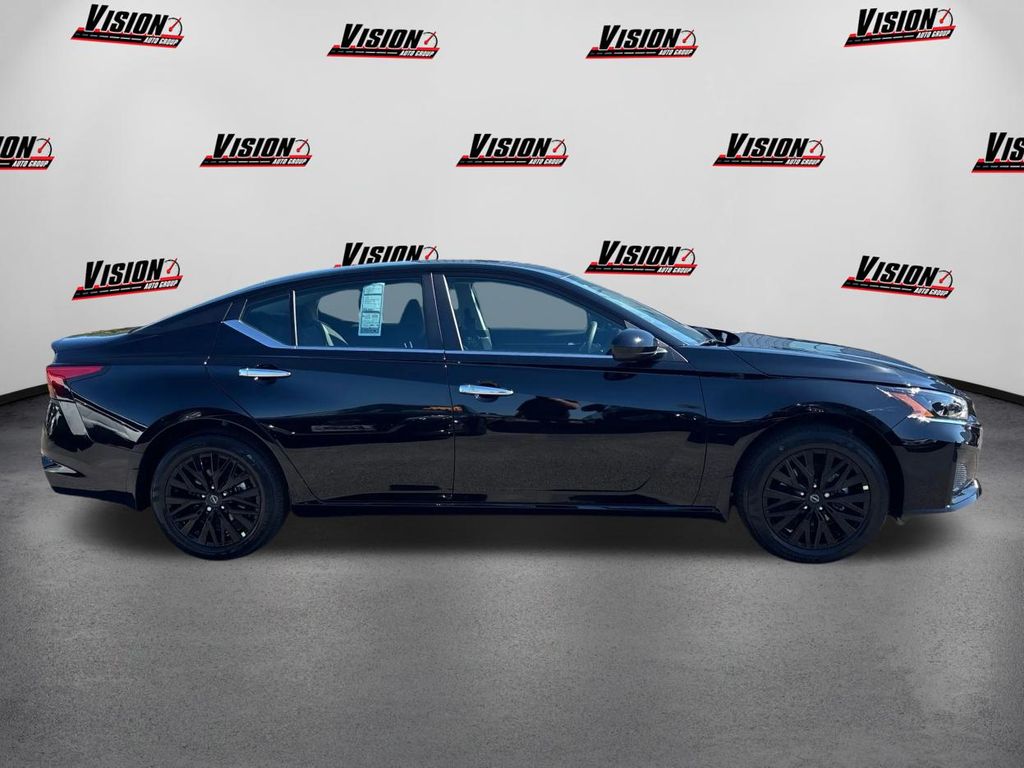 2025 Nissan Altima 2.5 SV photo 4