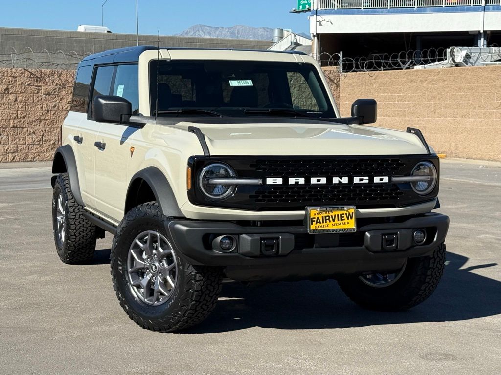 2025 Ford Bronco Badlands photo 2