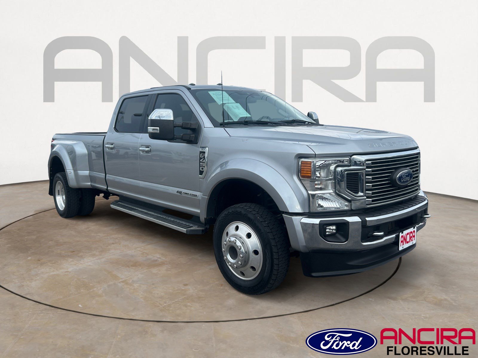 2022 Ford F-450 Super Duty XLT's photo