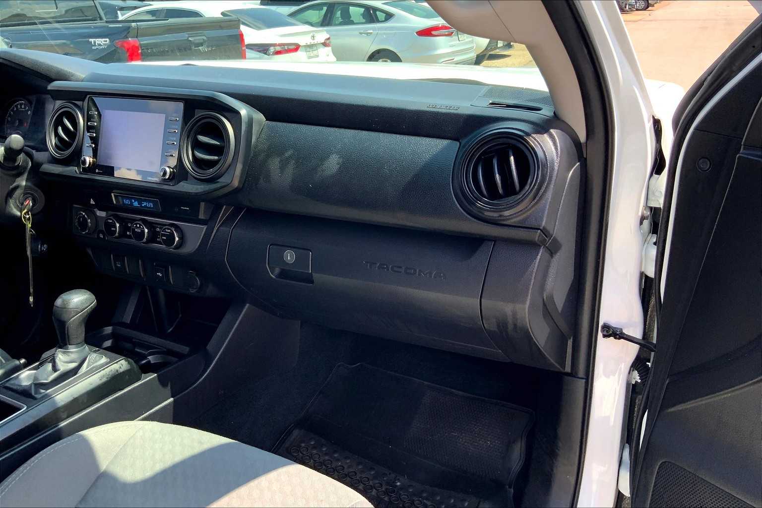 2023 Toyota Tacoma SR 4x4 photo 16