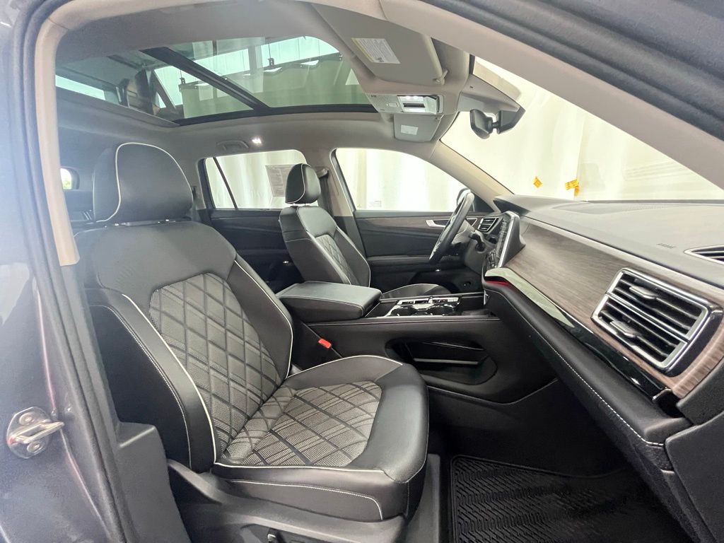 2024 Volkswagen Atlas SEL Premium R-Line photo 12