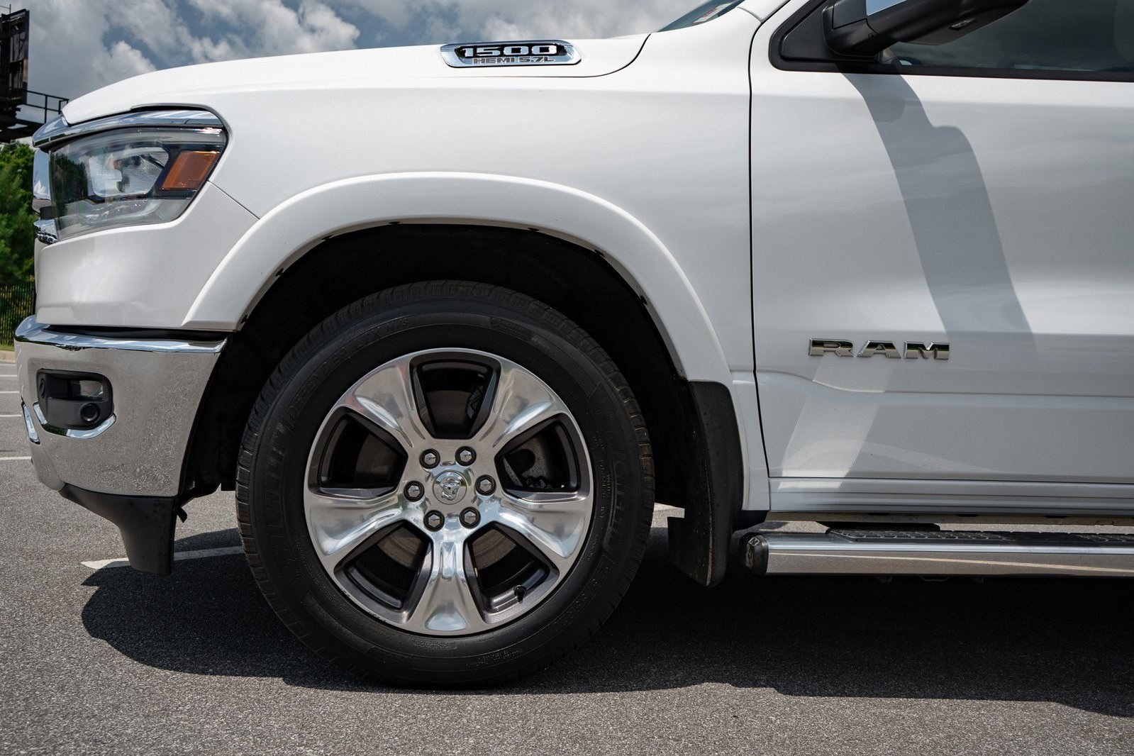 2019 Ram 1500 Laramie photo 3