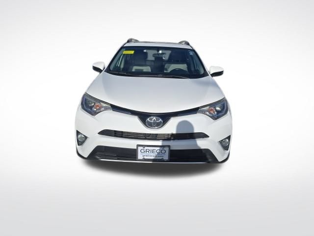 2016 Toyota RAV4 XLE photo 2