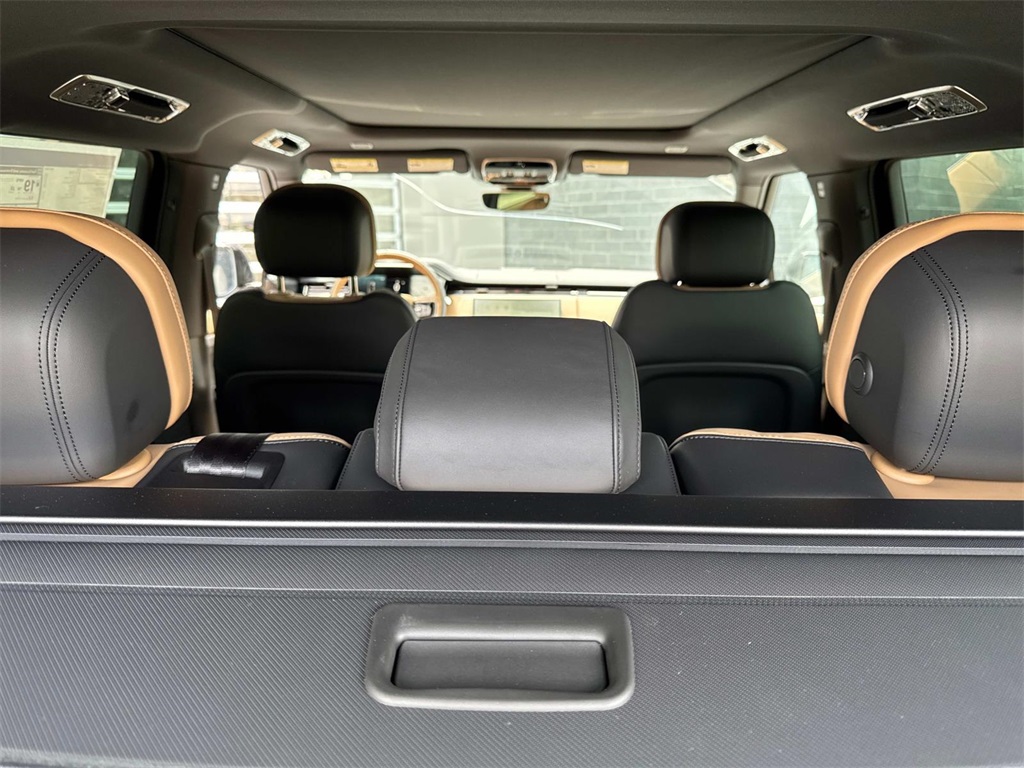 2025 Land Rover Range Rover Sport SE photo 6