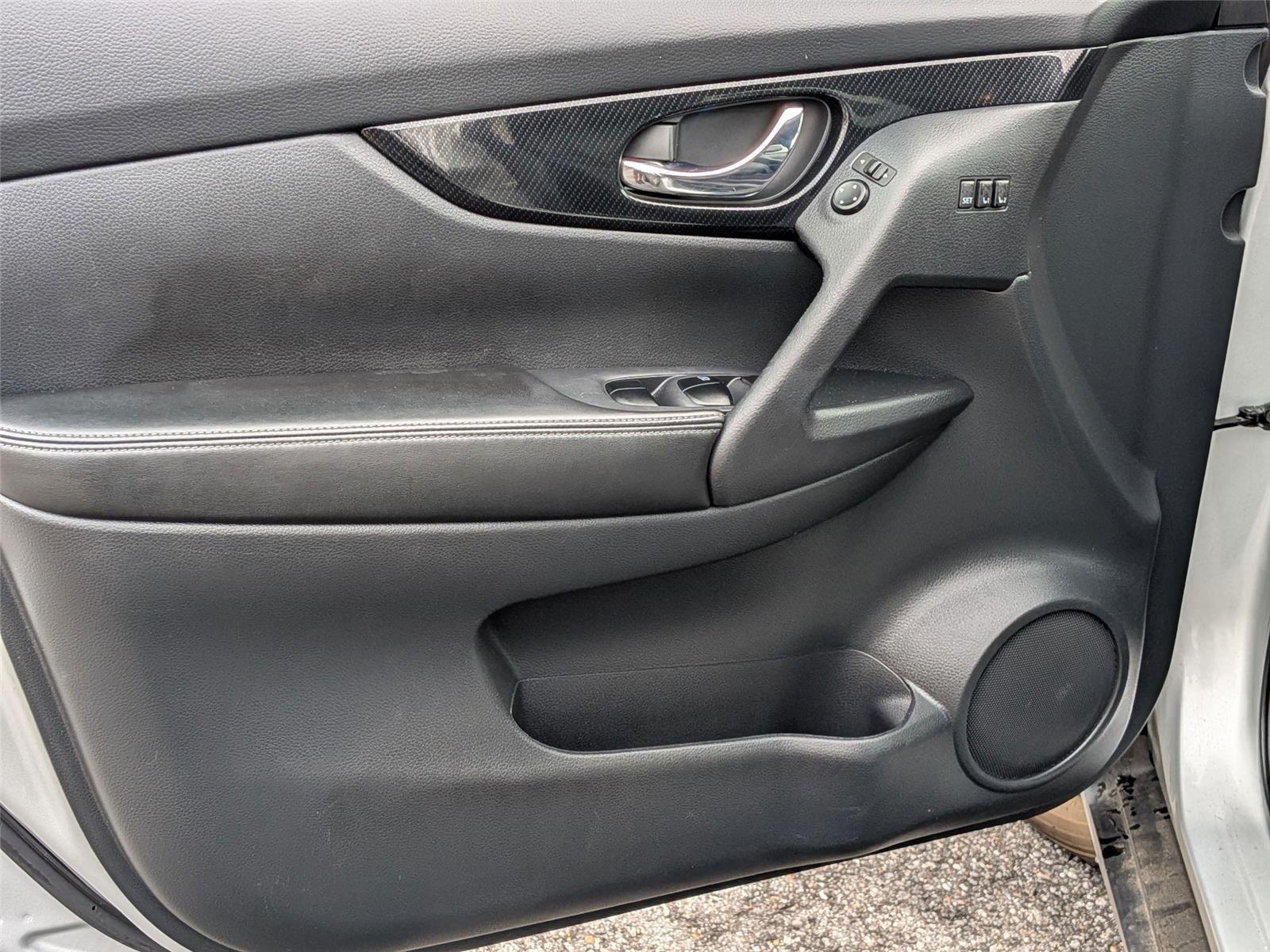 2020 Nissan Rogue SL photo 9