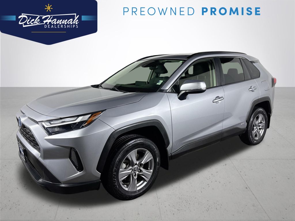 2024 Toyota RAV4 XLE's photo