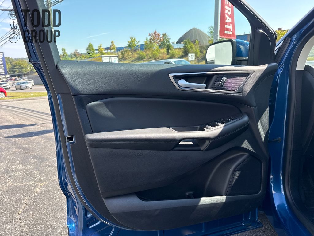 2022 Ford Edge SEL photo 8