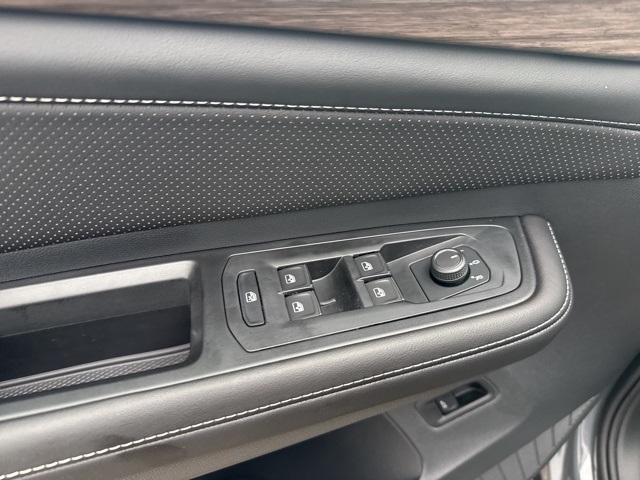 2025 Volkswagen Atlas SEL photo 28