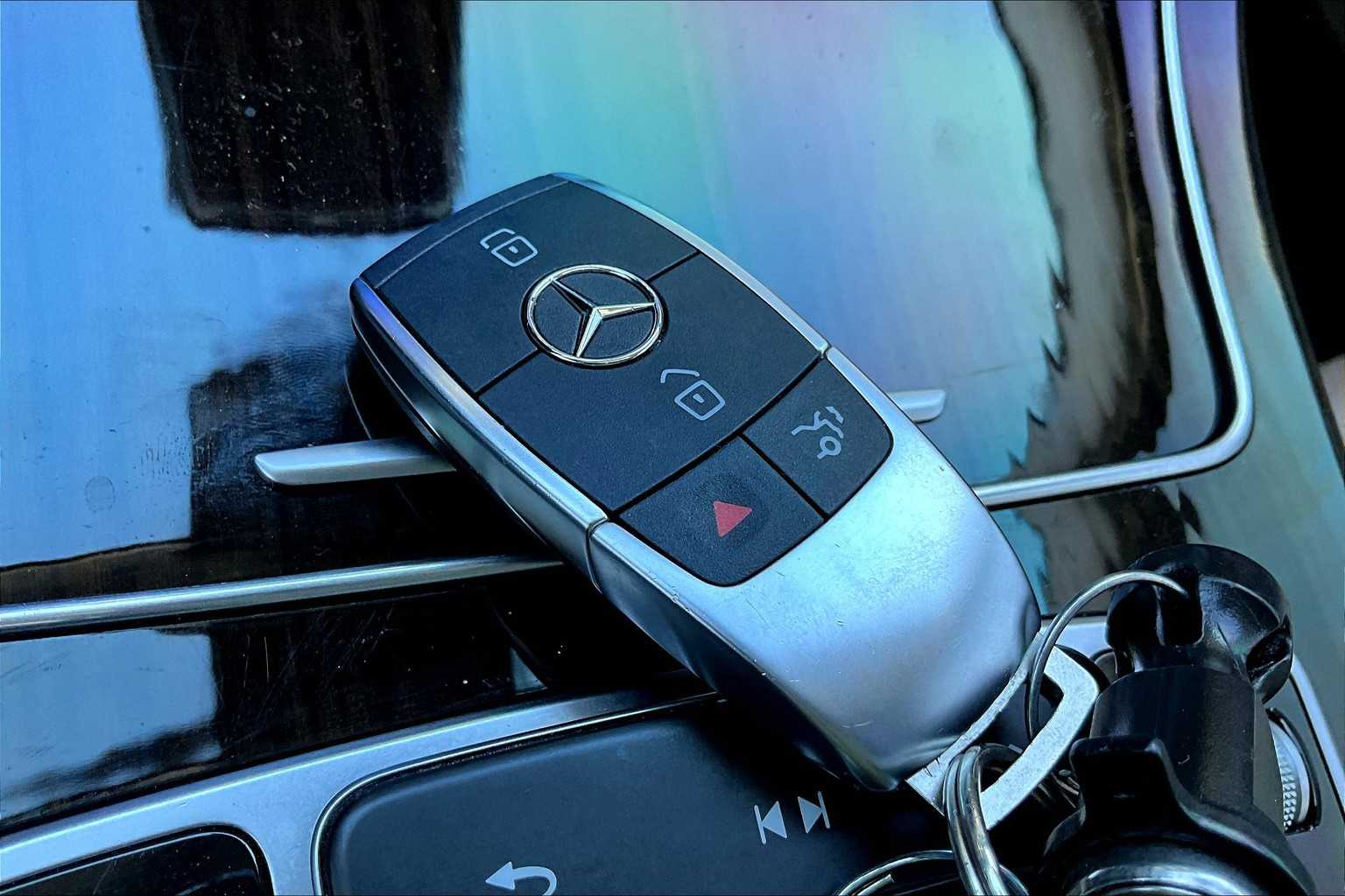 2022 Mercedes Benz GLC 300 photo 13