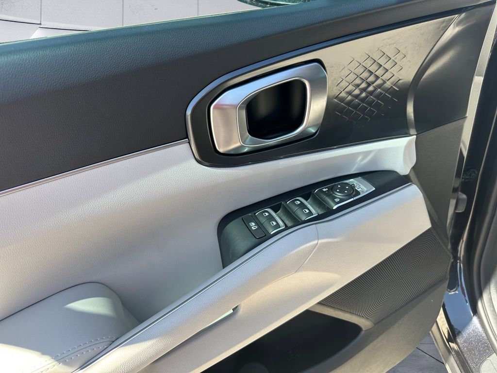 2025 Kia Sorento S photo 11