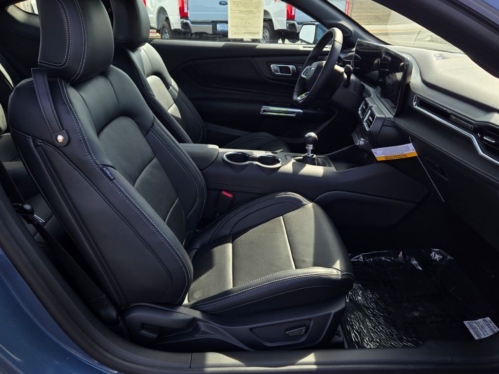 2025 Ford Mustang GT Premium photo 5