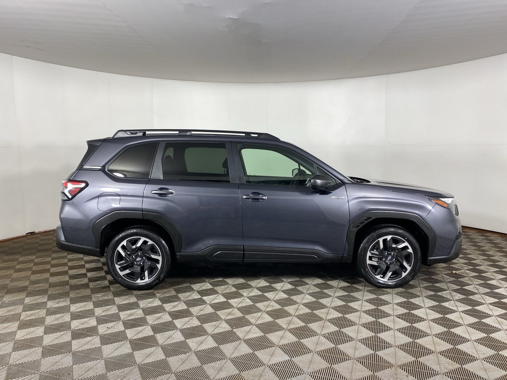 2025 Subaru Forester Premium photo 2