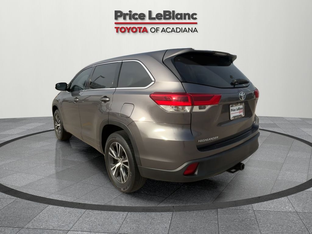 2017 Toyota Highlander LE Plus photo 4