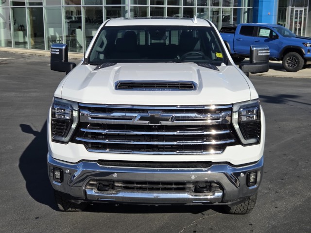 2025 Chevrolet Silverado 3500HD LTZ photo 2