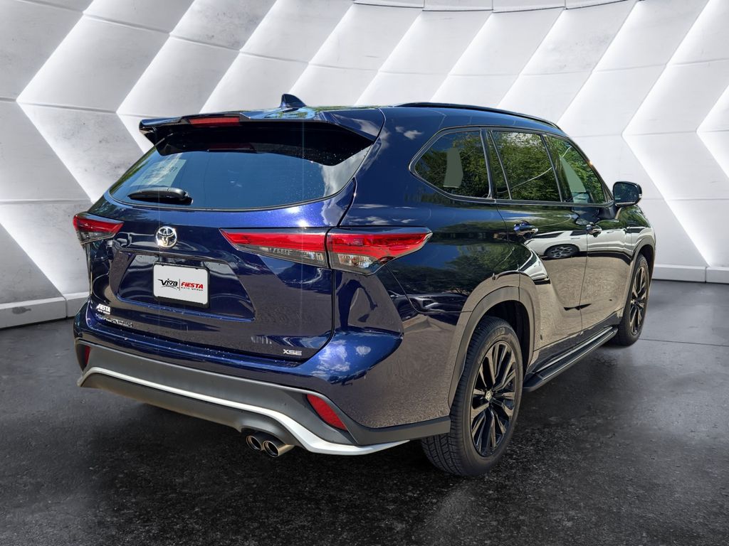 2023 Toyota Highlander XLE photo 4