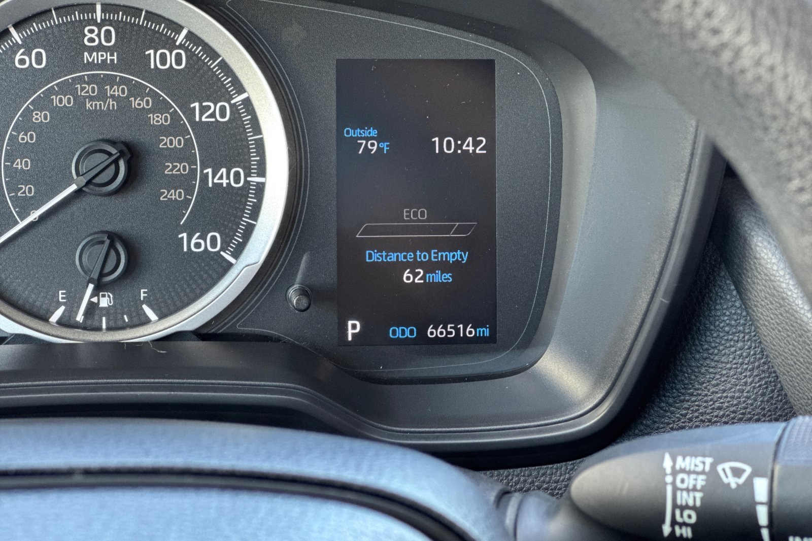 2022 Toyota Corolla LE photo 24