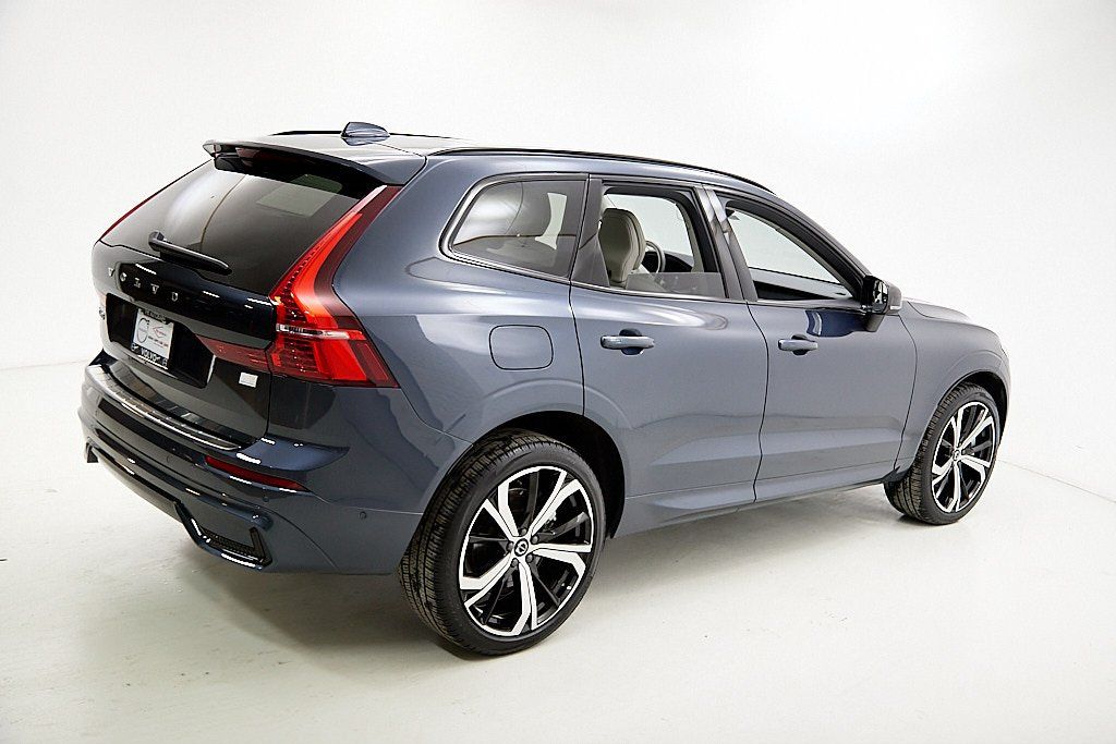 2024 VOLVO XC60 - Image 8