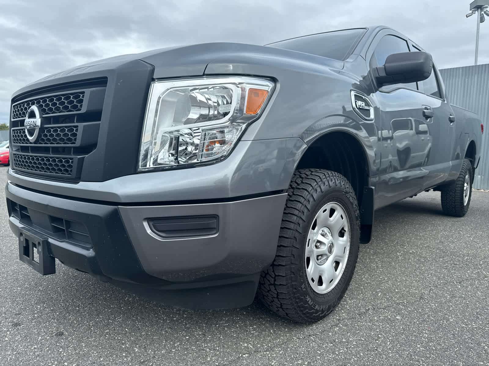 2022 Nissan Titan Crew Cab S photo 3