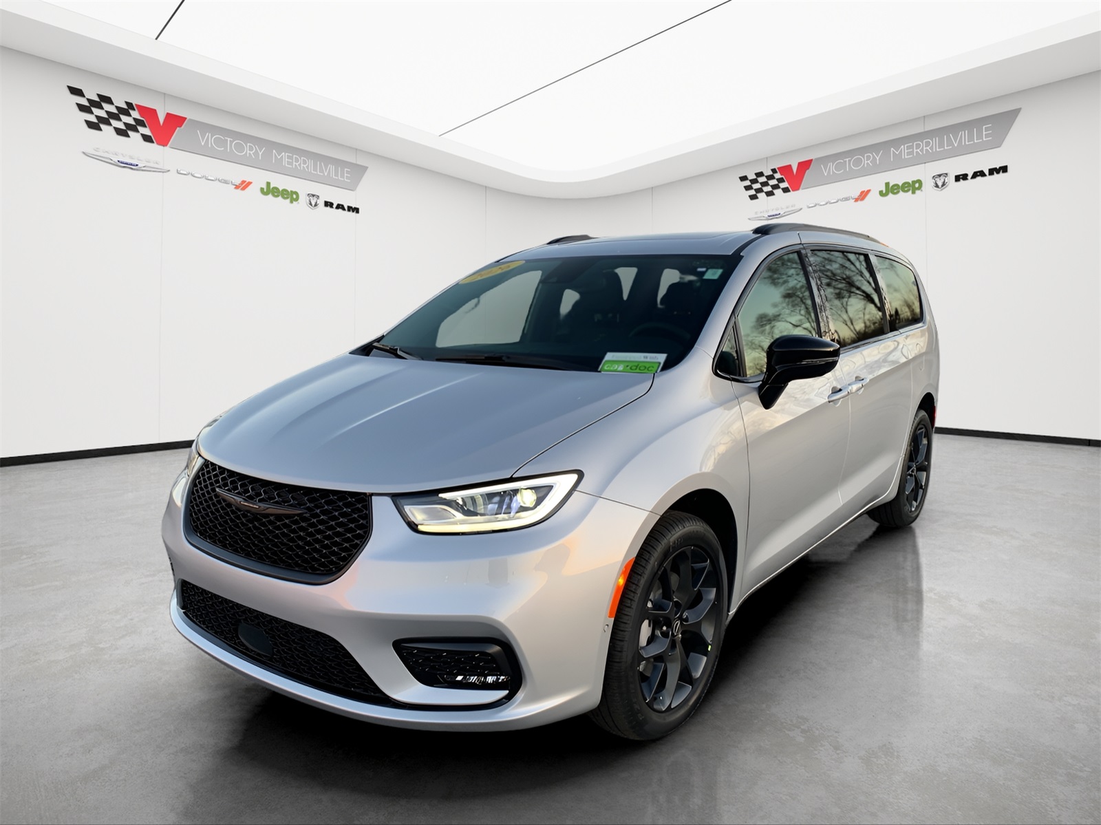 2026 Chrysler Pacifica Select's photo