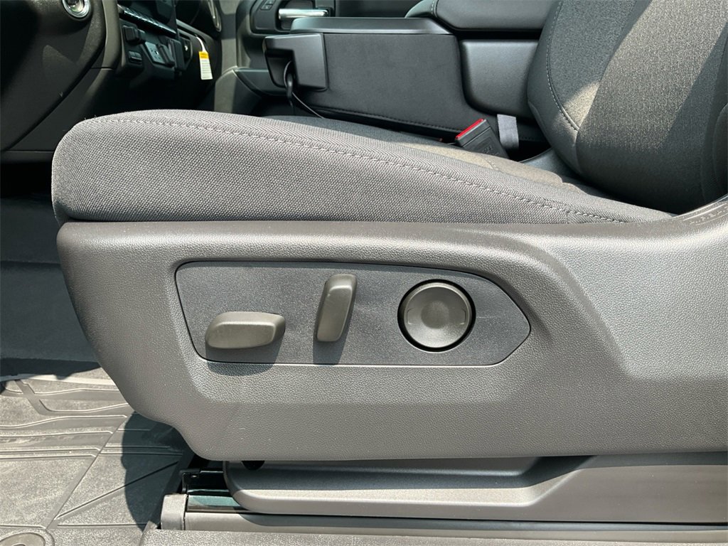 2025 Chevrolet Silverado 1500 Custom photo 25