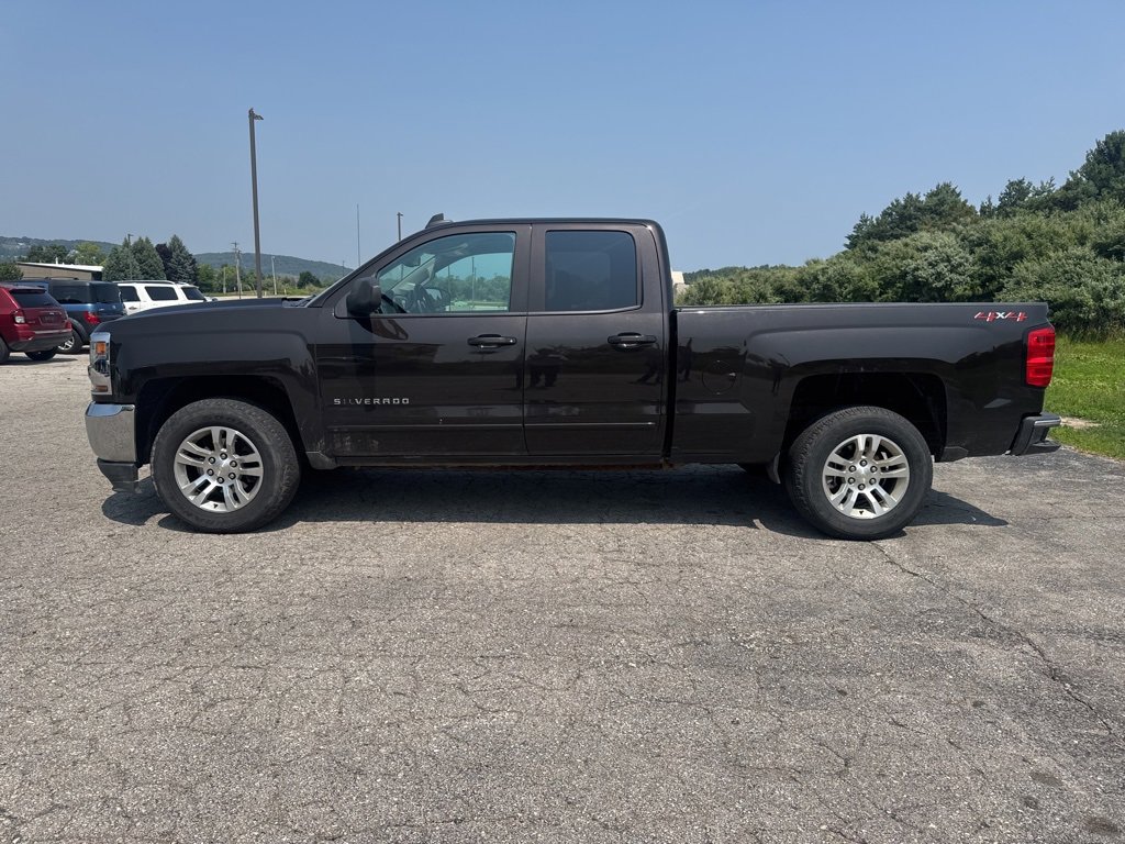 2018 Chevrolet Silverado 1500 LT photo 3