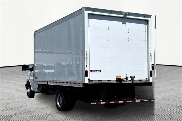 2025 Chevrolet Express Cutaway 3500 photo 4