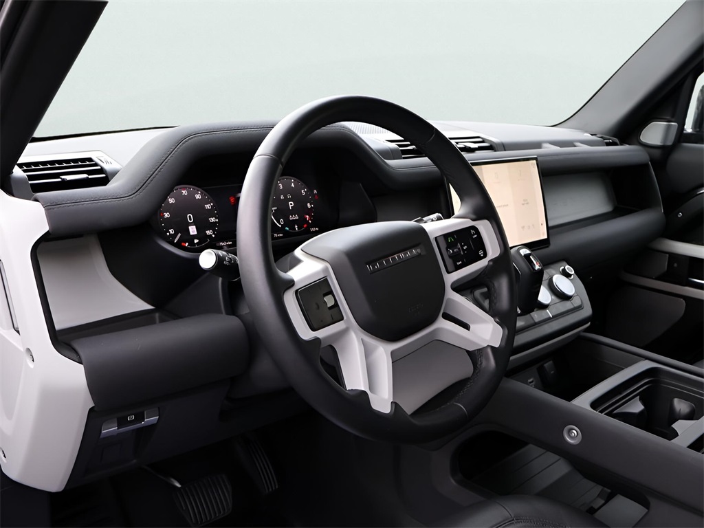 2023 Land Rover Defender 130 SE photo 16