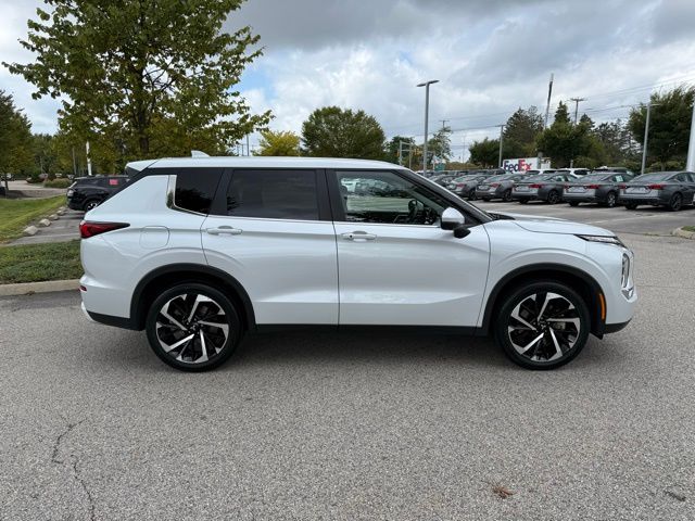 2024 Mitsubishi Outlander SE photo 4