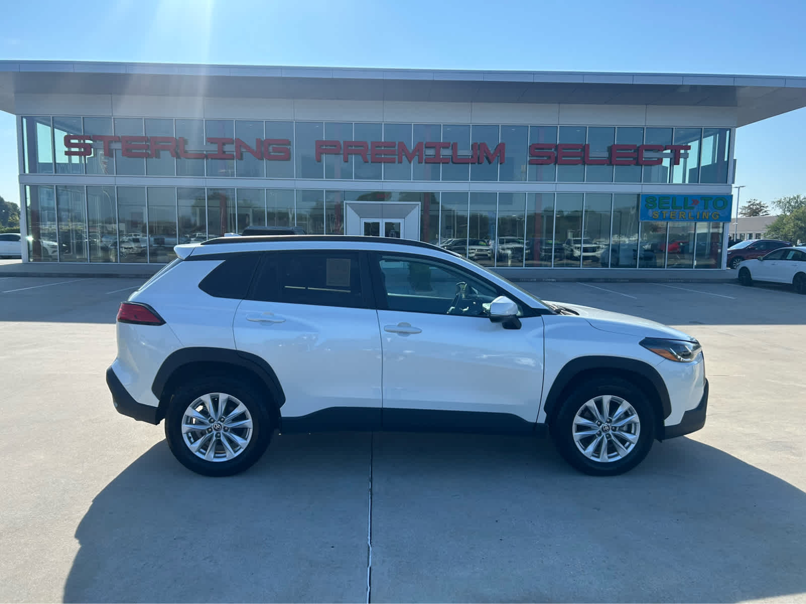 2024 Toyota Corolla Cross LE's photo