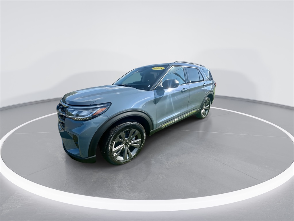 2025 Ford Explorer photo 4