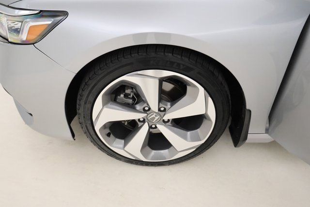 2018 Honda Accord Touring 2.0T photo 6