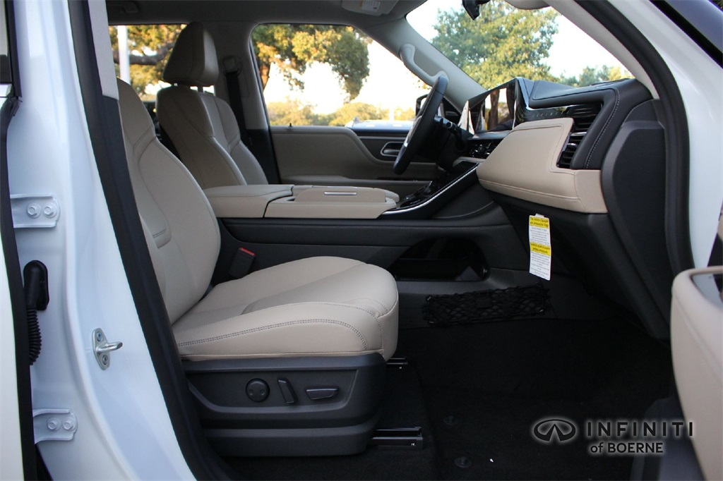 2026 Infiniti QX80 Pure photo 13