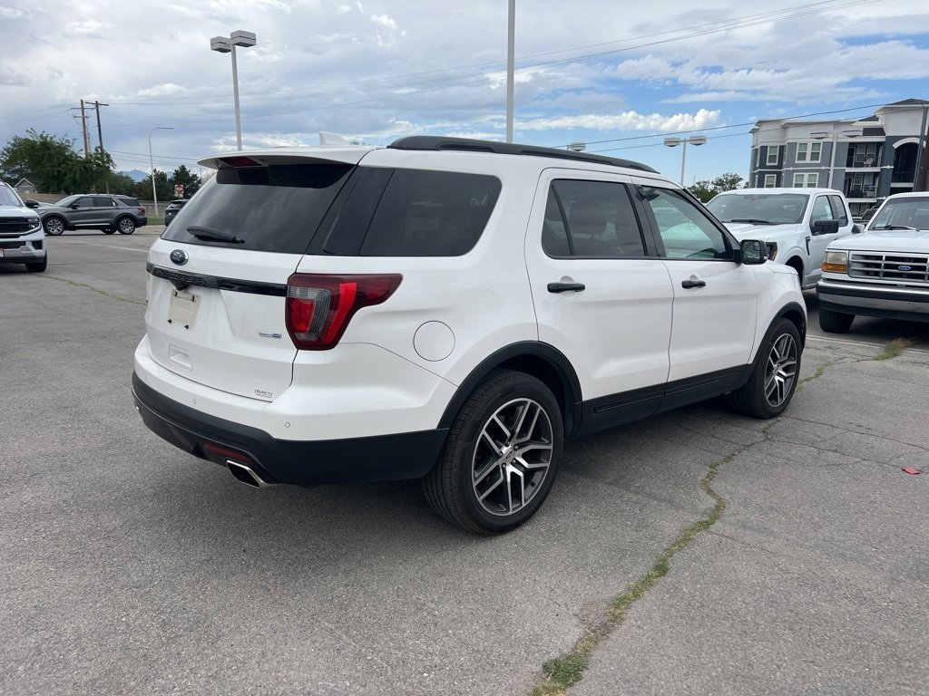 2017 Ford Explorer Sport photo 4