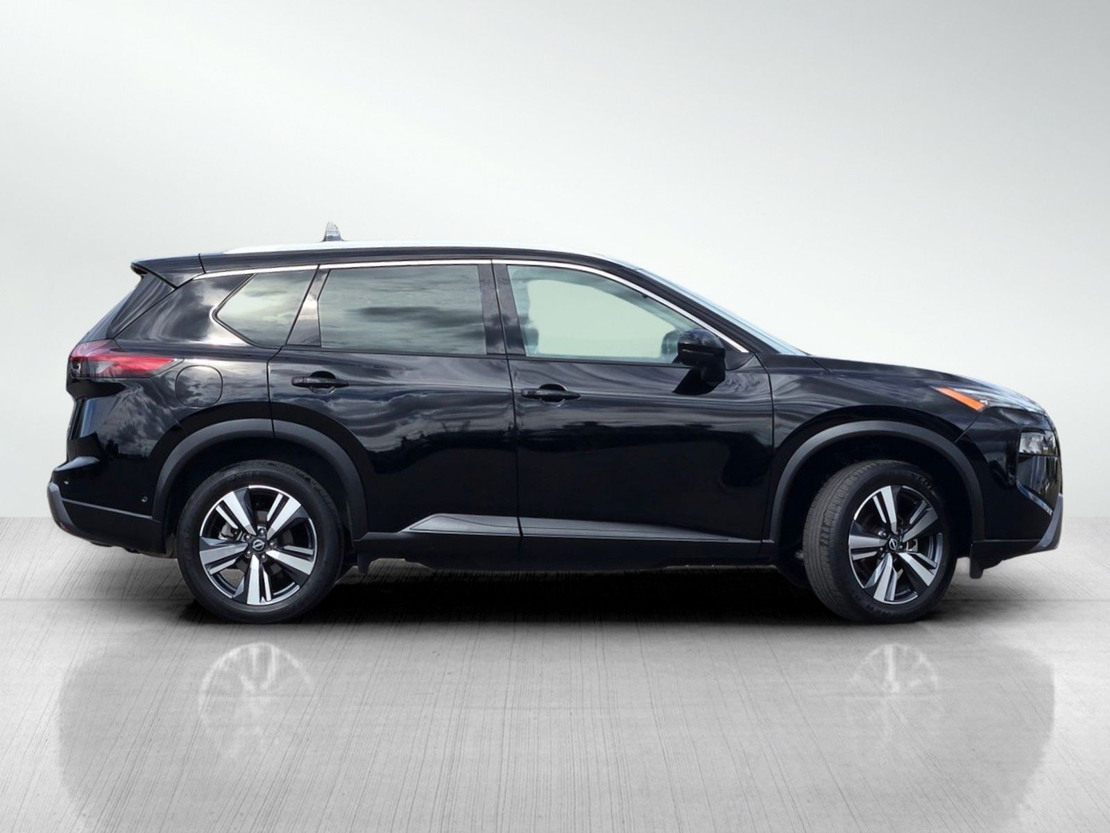 2024 Nissan Rogue SL photo 3