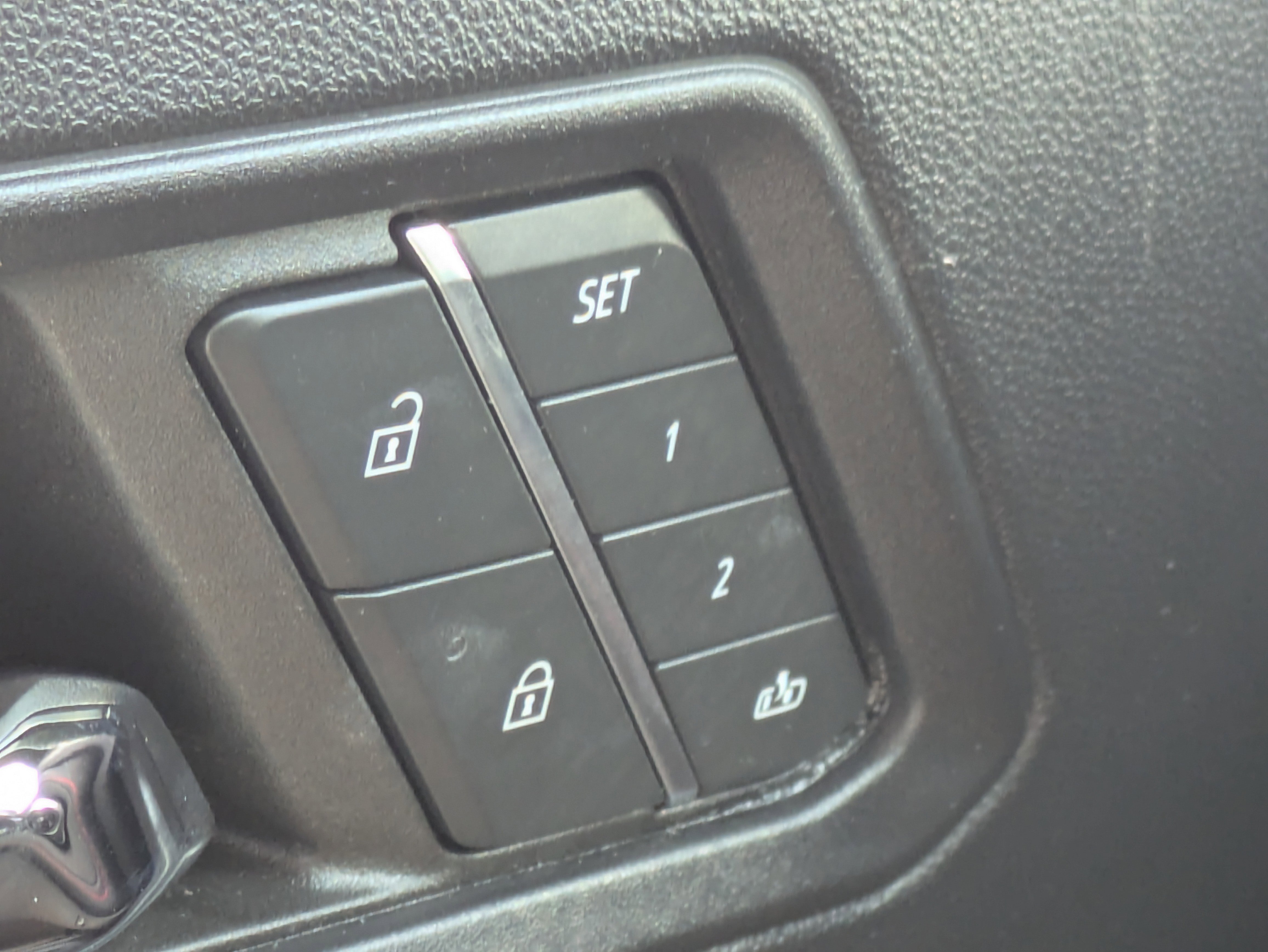 2024 Chevrolet Colorado Z71 photo 8