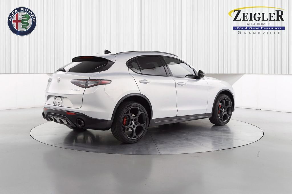 2025 Alfa Romeo Stelvio Sprint Base photo 3