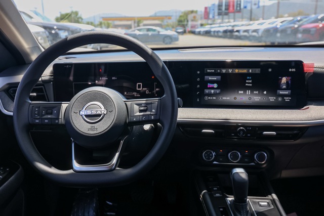 2025 Nissan Kicks SV photo 20