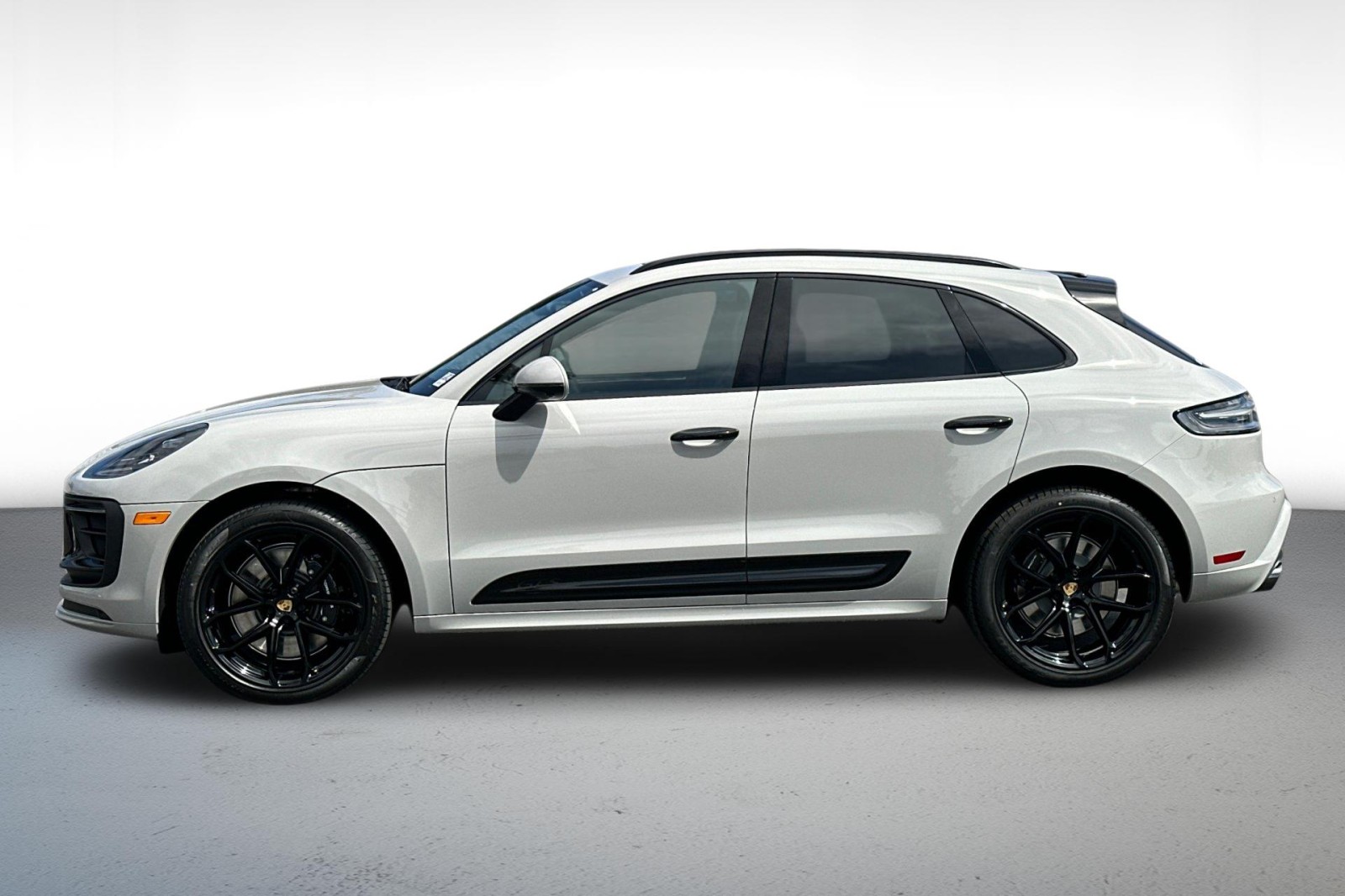 2025 Porsche Macan GTS photo 3