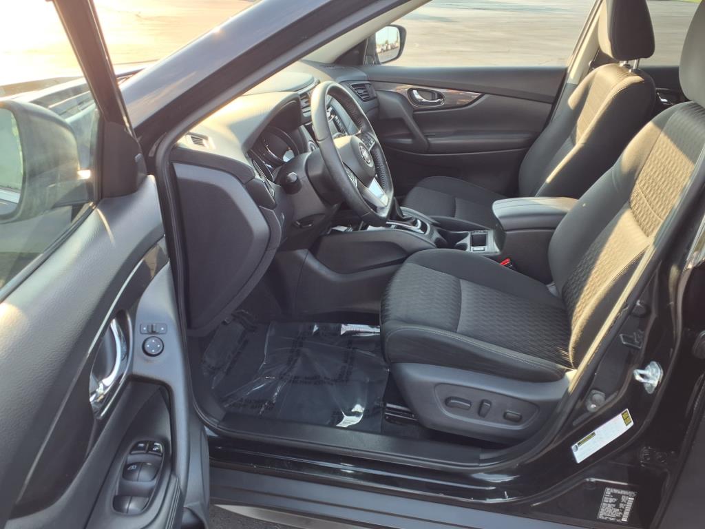 2018 Nissan Rogue SV photo 15