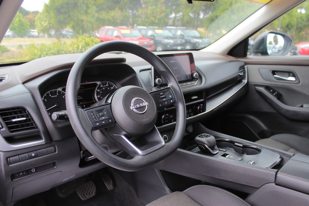 2023 Nissan Rogue SV photo 11