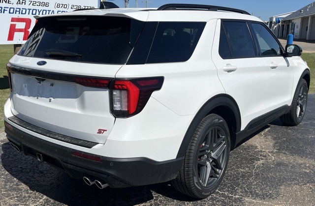 2025 Ford Explorer ST photo 5