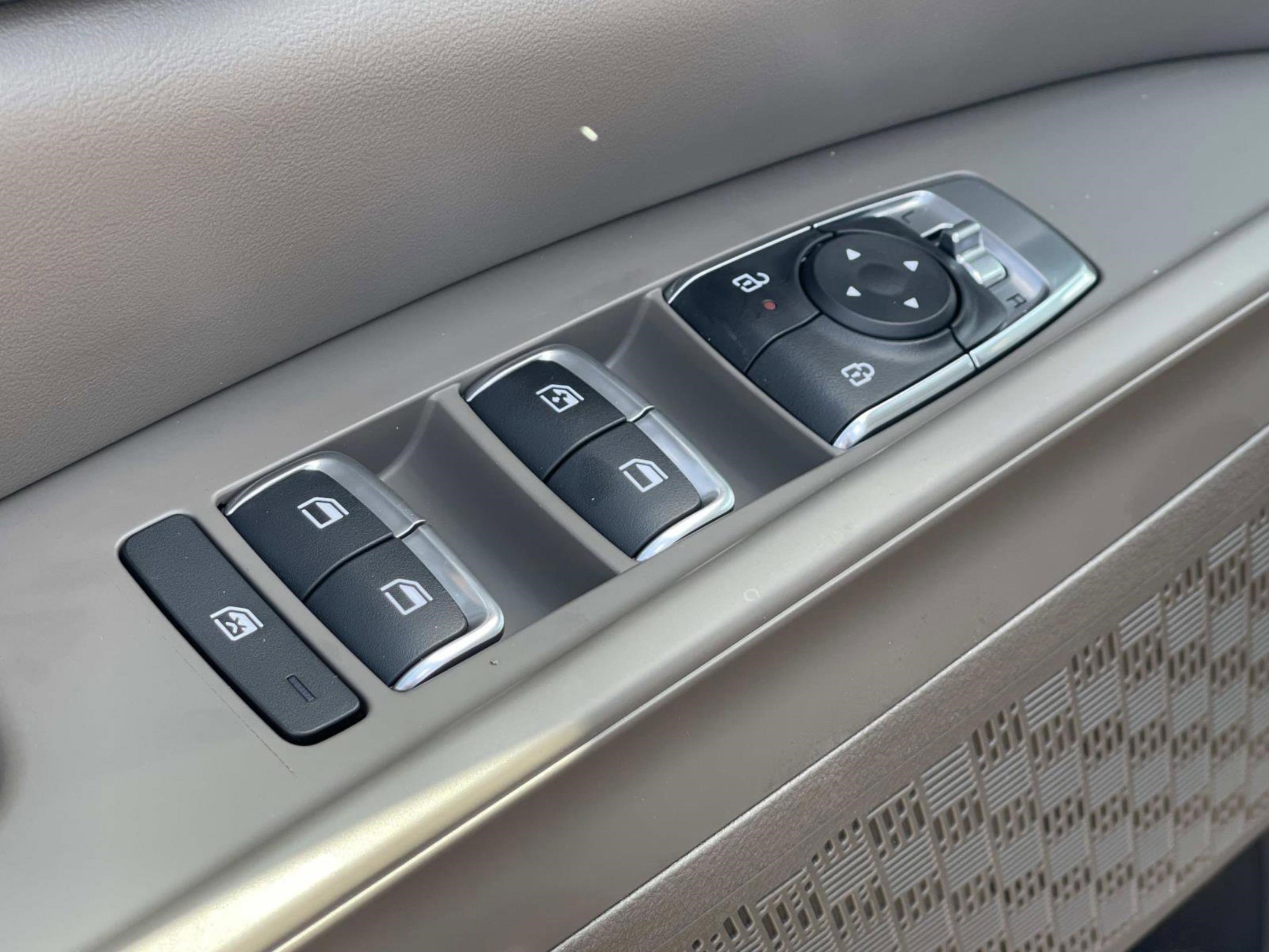 2025 Kia Carnival LXS photo 17