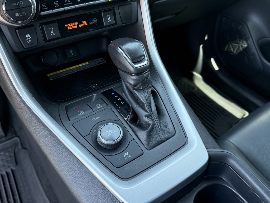 2020 Toyota RAV4 Hybrid XSE photo 23