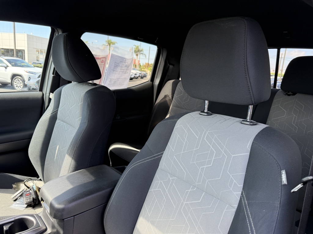 2022 Toyota Tacoma TRD Off-Road photo 18