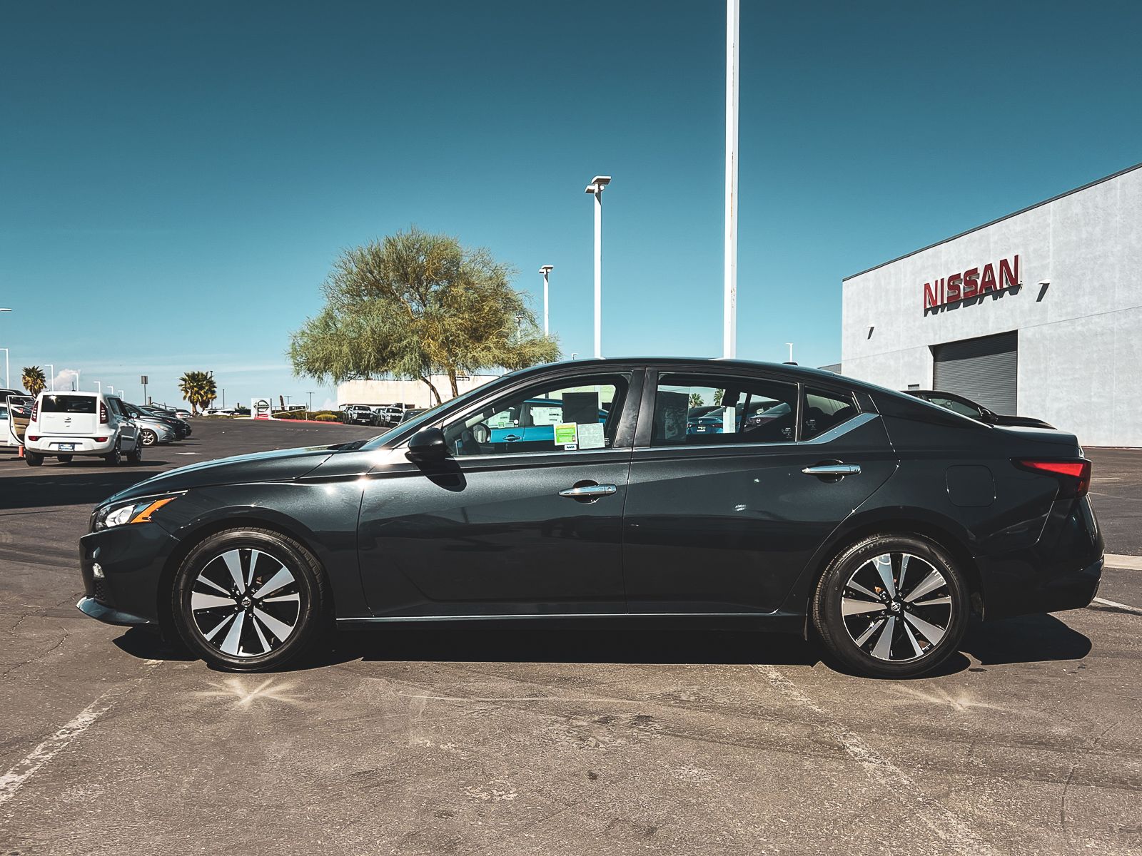 2022 Nissan Altima 2.5 SV photo 2