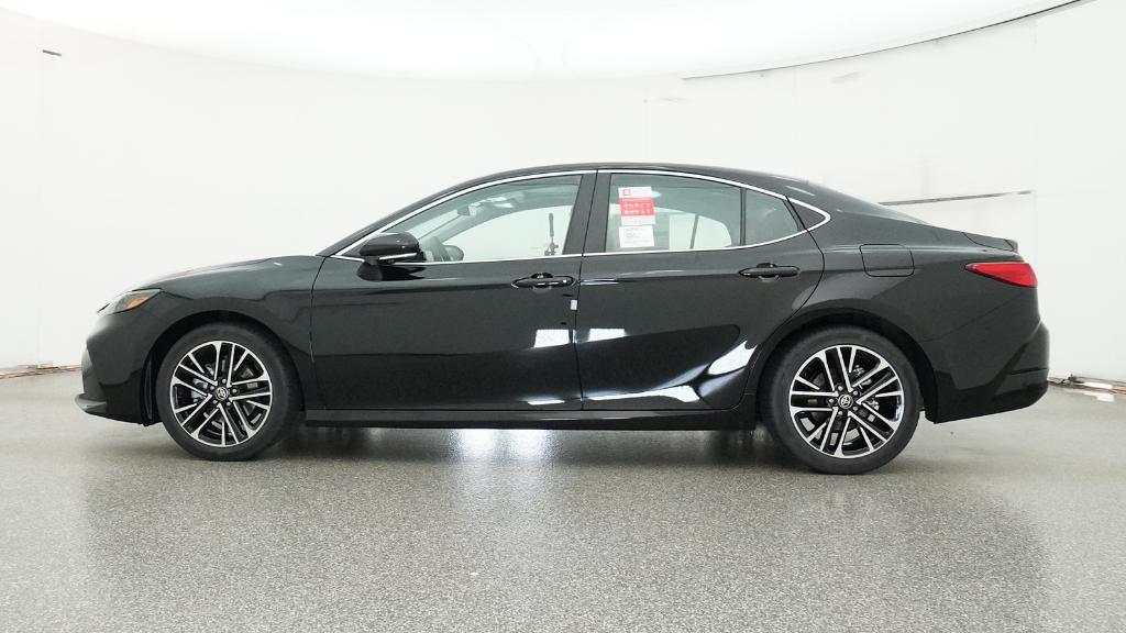 2025 Toyota Camry XLE photo 8